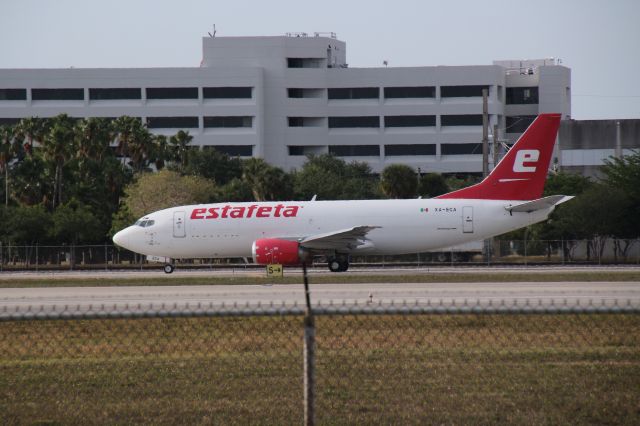 Boeing 737-700 —