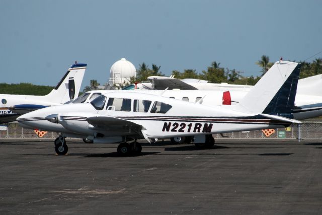 Piper Aztec (N221RM) - 09-Apr-11