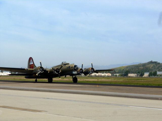 Boeing B-17 Flying Fortress (N93012) - 909 Landing at KCMA 'wings of freedom' event May-2018