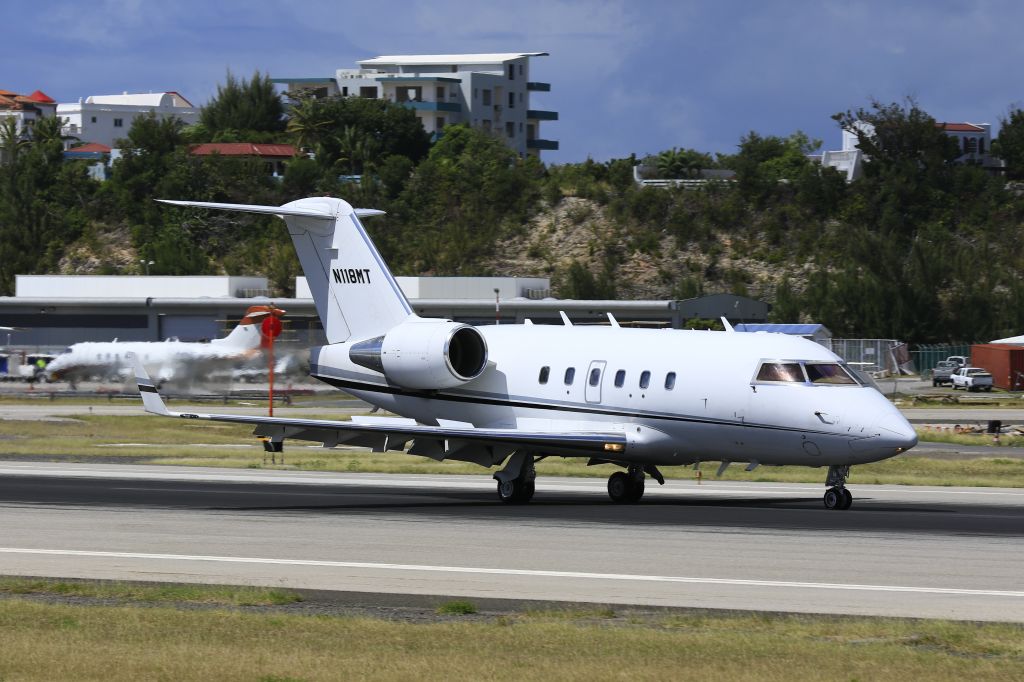 Canadair Challenger (N118MT) - N118MT landing at TNCM St Maarten