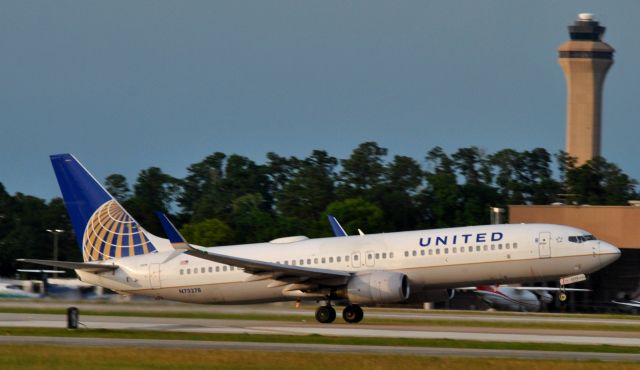 Boeing 737-800 (N73278)