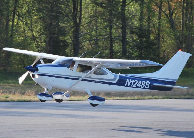 Cessna Skyhawk (N1248S) - Arriving runway 19 - 4/6/10