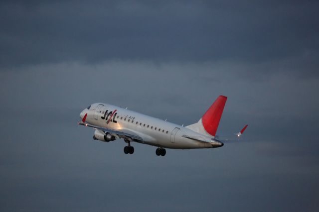 Embraer 170/175 (JA212J)