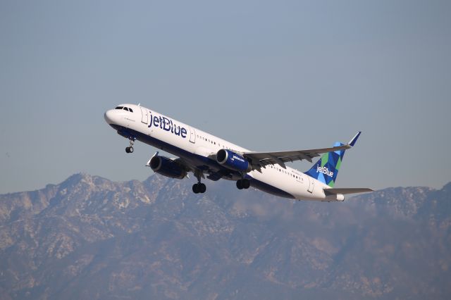 Airbus A321 (N961JT)