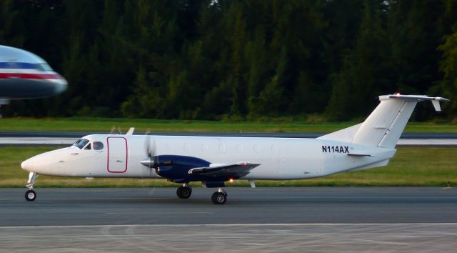 Beechcraft 1900 (N114AX)