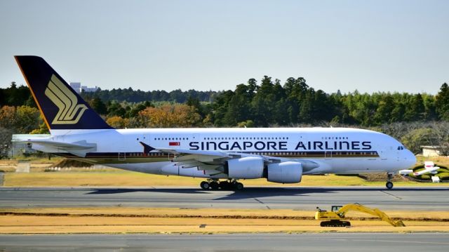 Airbus A380-800 (9V-SKK) - Take Off