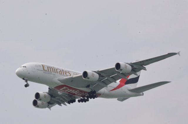 Airbus A380-800 (A6-EDL)