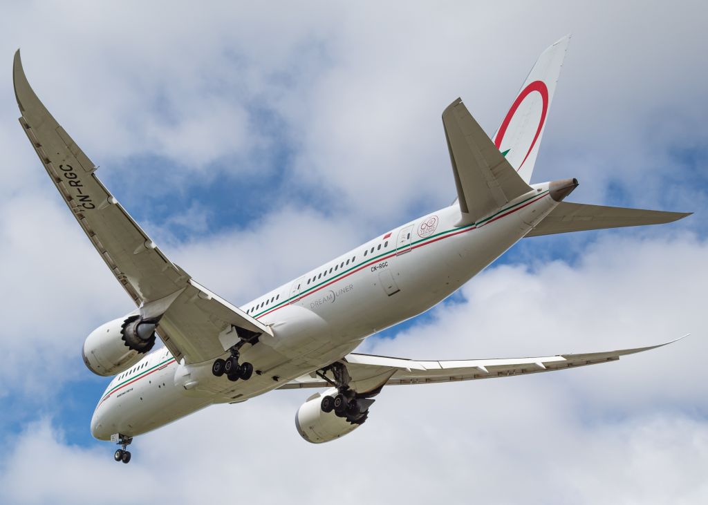 Boeing 787-8 (CN-RGC) - Royal Air Maroc 206 thundering into Montreal after the 7 hour flight from Casablanca.