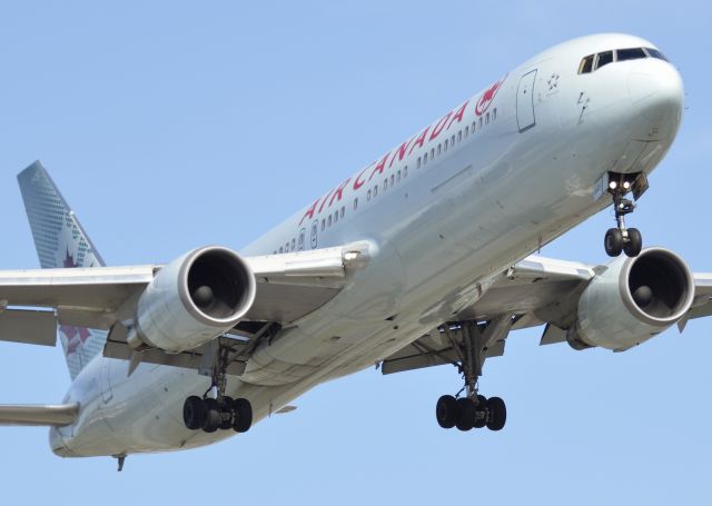 BOEING 767-300 (C-GBZR)