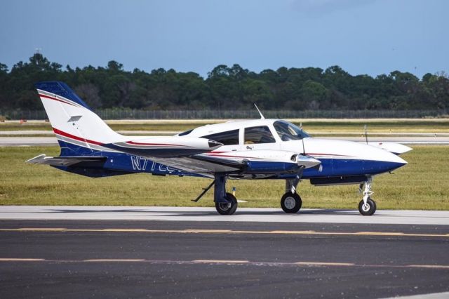 Cessna 310 (N772ST) - Photo Credit: @aviation_glamour on Instagram