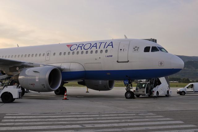 Airbus A319 (9A-CTH) - Croatia Airlines Airbus 319-112 9A-CTH "Zagreb" at Split Airport