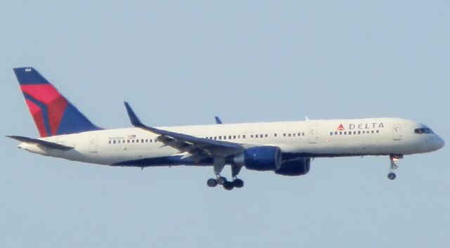 Boeing 757-200 (N664DN)