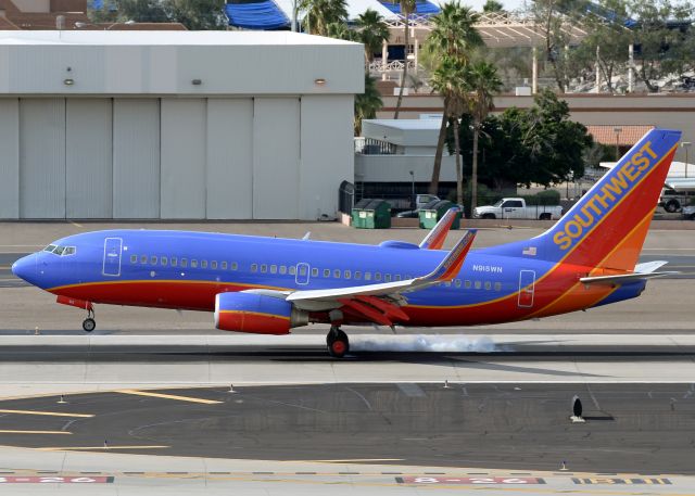 Boeing 737-700 (N915WN)