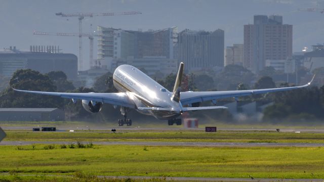 Airbus A350-900 (9V-SHV) - ADELAIDE AIRPORT, JUNE 28, 2022.