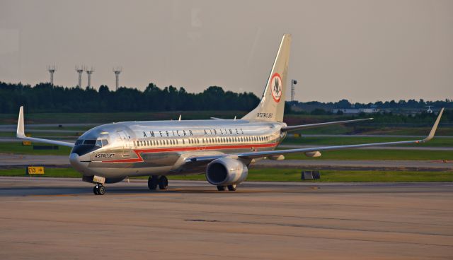 Boeing 737-800 (N905NN)