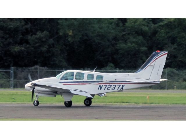 Beechcraft Baron (58) (N7237X) - Rollout after landung runway 26 at Danbury CT.