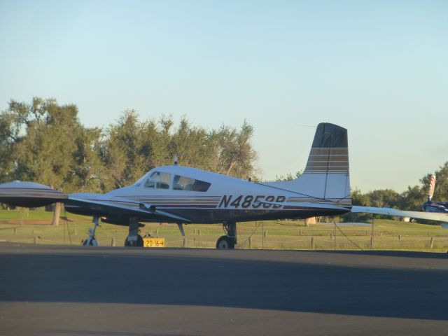 Cessna 310 (N4858B)