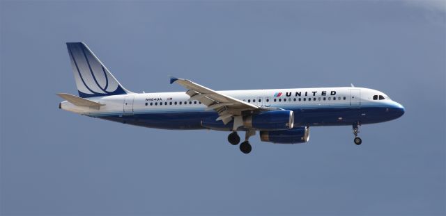 Airbus A320 (N484UA)