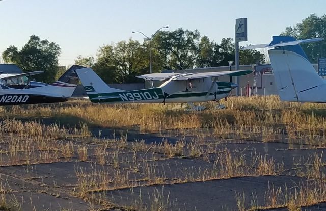 Cessna Commuter (N3910J)