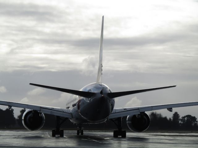 BOEING 777-300ER (A6-EBQ)