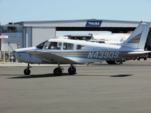 Piper Cherokee (N4390S) - Taxiing to RWY 26L