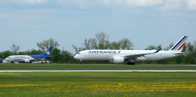 Airbus A350-900 (F-HTYC) - Taxiing to parking is this 2019 Air France Airbus 350-914 in the Spring of 2024. LFPG - CYOW