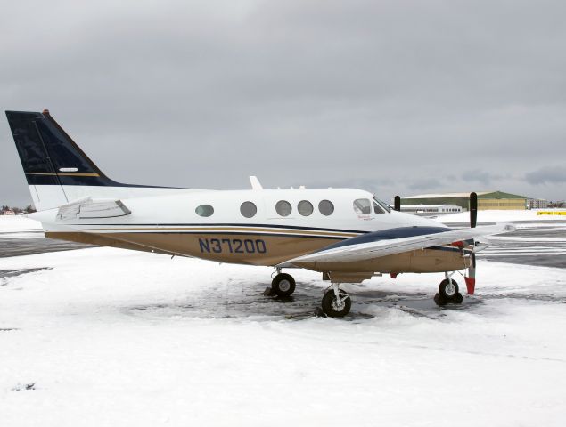 Beechcraft King Air 90 (N37200)