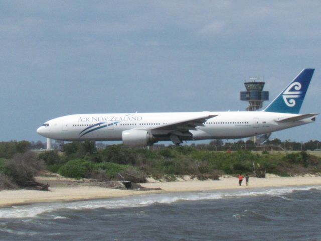 Boeing 777 (ZK-OKG)