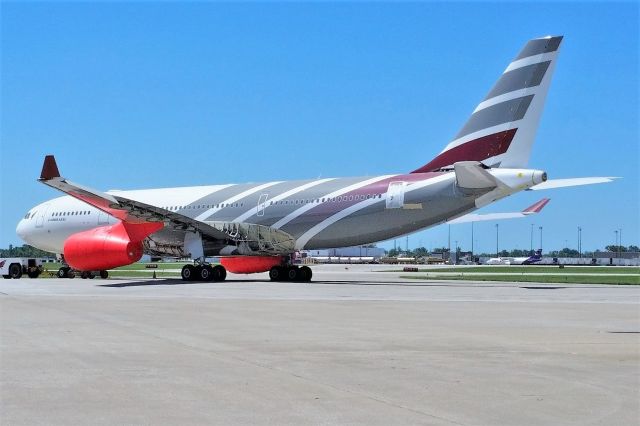 Airbus A330-200 (9H-CLX)