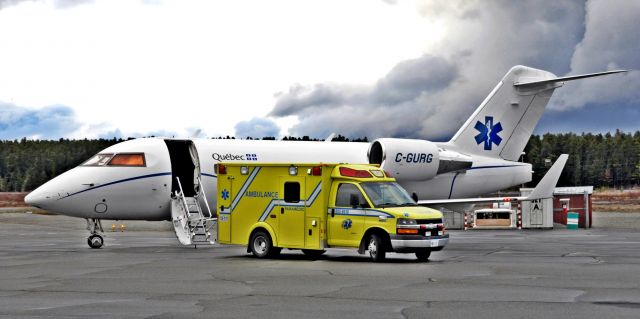 Canadair Challenger (C-GURG) - QUE10 - MÉDÉVAC de passage à CYEY, le 25 octobre 2014