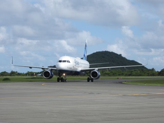 Airbus A320 (N715JB)