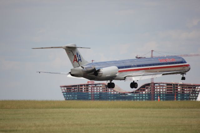 McDonnell Douglas MD-80 (N493AA) - Landing 35L