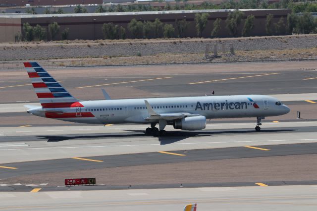 Boeing 757-200 (N939UW)