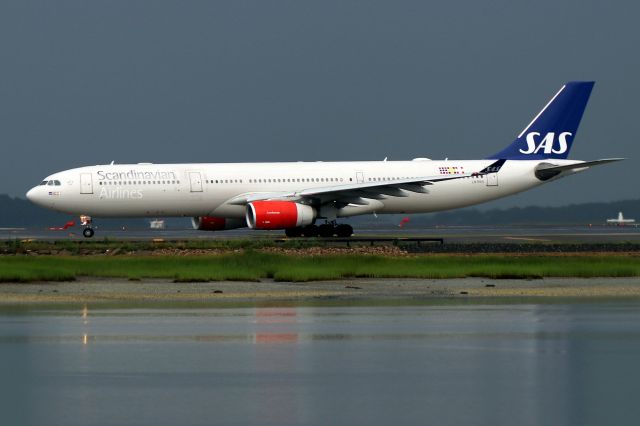 Airbus A330-300 (LN-RKH) - 'Scandinavian 928' taxiing to 22R for departure back to Copenhagen