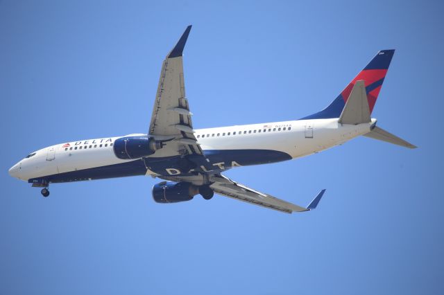Boeing 737-800 (N3754A)