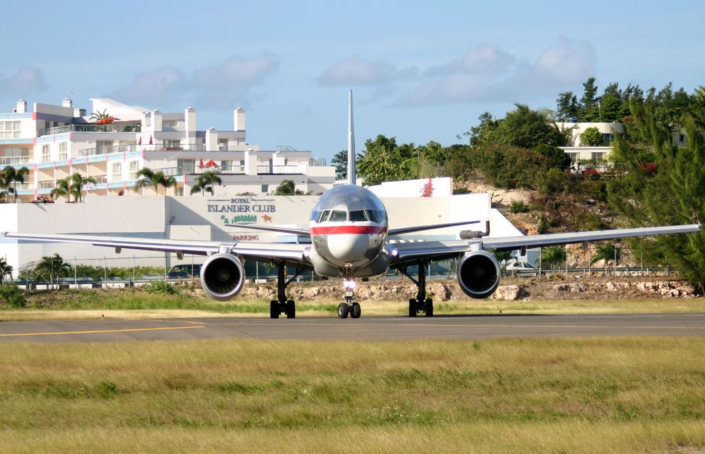 BOEING 767-300 (N181AN)