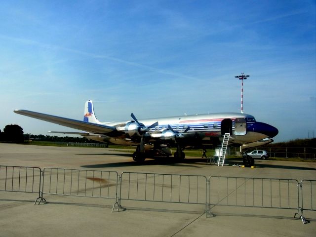 Douglas DC-6 (N996DM)