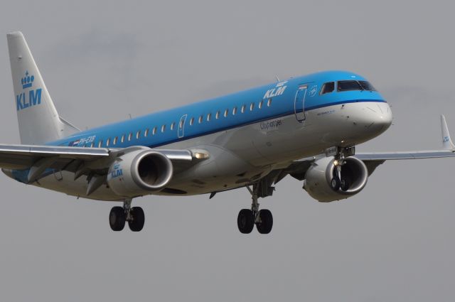 Embraer 170/175 (PH-EXB) - Embraer ERJ190