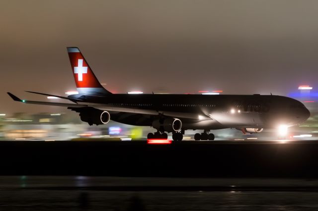 Airbus A340-300 (HB-JMH)