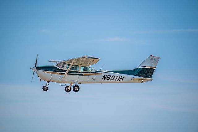 N6911H — - Plane departing Granbury Regional Airport.  The photographer is a 13-year-old aviation enthusiast.