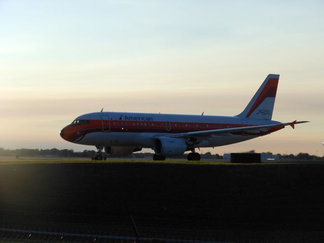 Airbus A319 (N742PS)