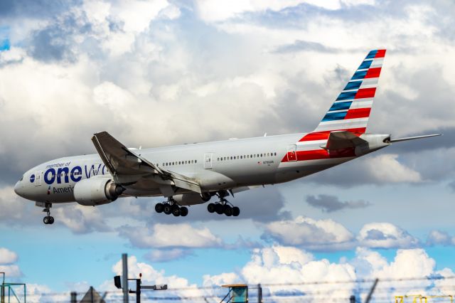 Boeing 777-200 (N796AN) - American Airlines 777-200 in One World special livery landing at PHX on 10/16/22. Taken with a Canon 850D and Tamron 70-200 G2 lens.