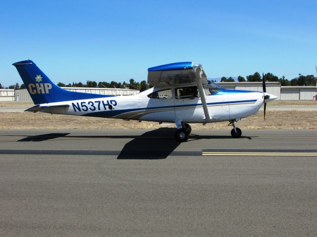 Cessna Skylane (N537HP) - Taxiing at Fullerton
