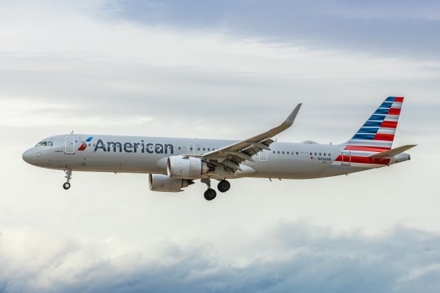 Airbus A321neo (N436AN) - An American Airlines A321 neo landing at PHX on 3/11/23. Taken with a Canon R7 and Canon 100-400 EF L II lens.
