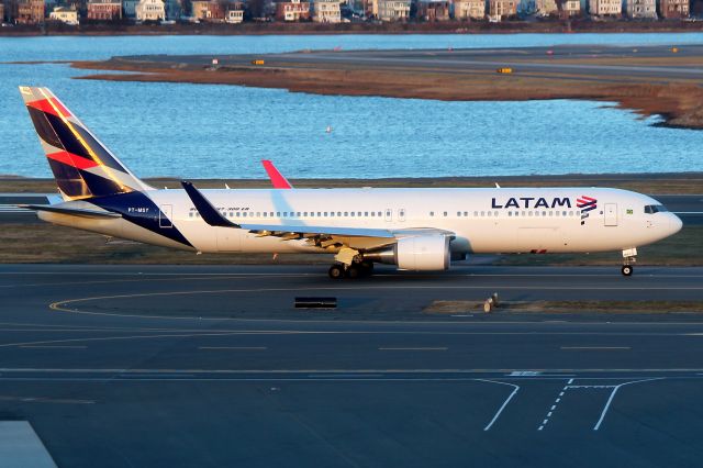 BOEING 767-300 (PT-MSY) - 'TAM 8165' taxiing out on 'November'