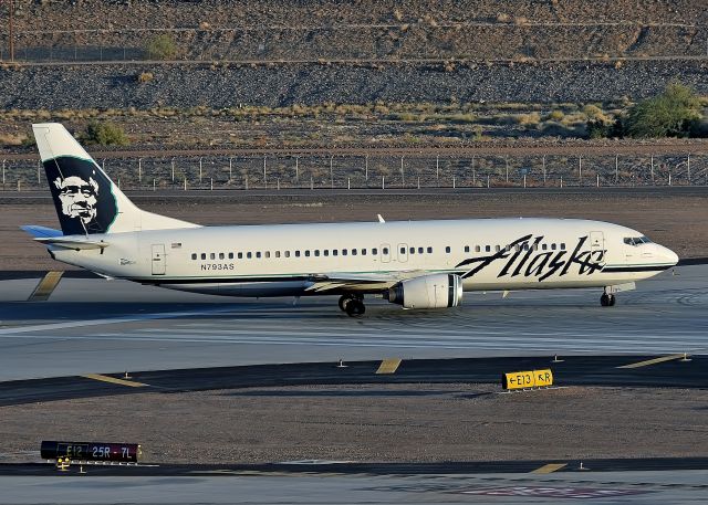 BOEING 737-400 (N793AS)