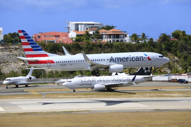 Boeing 737-800 (N822NN) - American airlines landing