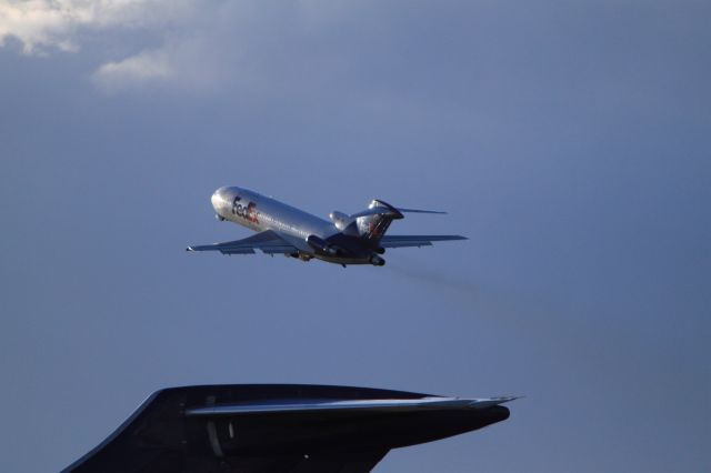 BOEING 727-200 (N279FE)