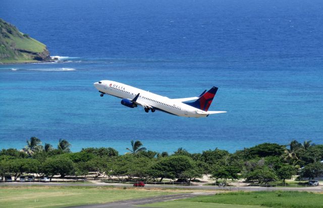 Boeing 737-800 (N3752)