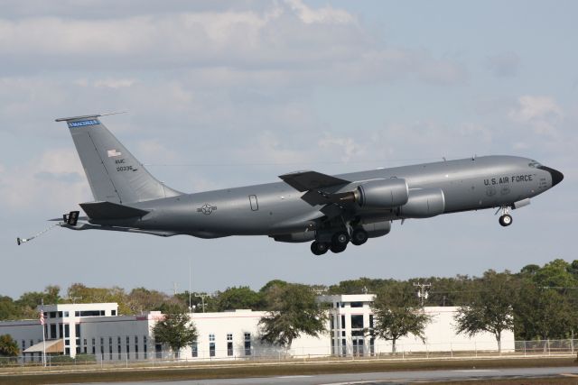 Boeing C-135FR Stratotanker (60-0336) - A KC-135 Stratotanker (60-0336) from 6th Air Mobility Wing-927th Air Refueling Wing at MacDill Air Force Base performs touch and go manuevers at Sarasota-Bradenton International Airport